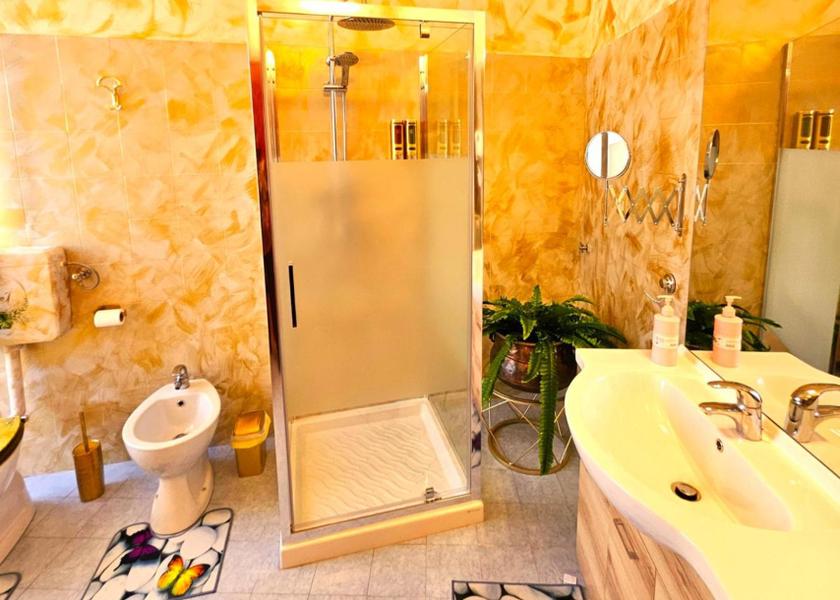 Lombardy Albavilla Large Double Room