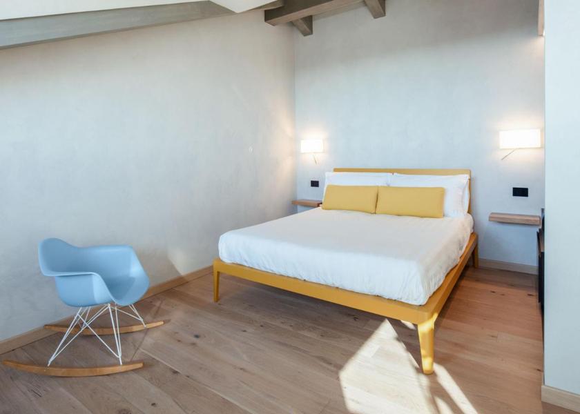 Piedmont Barolo Apartment with Balcony