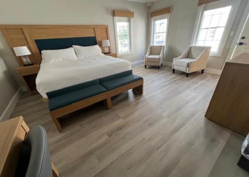 Massachusetts East Falmouth Club King Bed