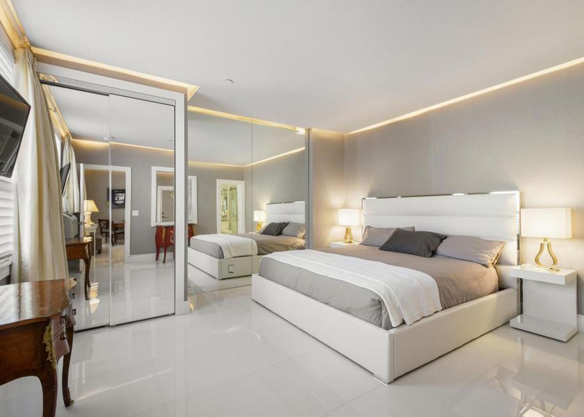 Florida Palm Beach White Orchid Apartment
