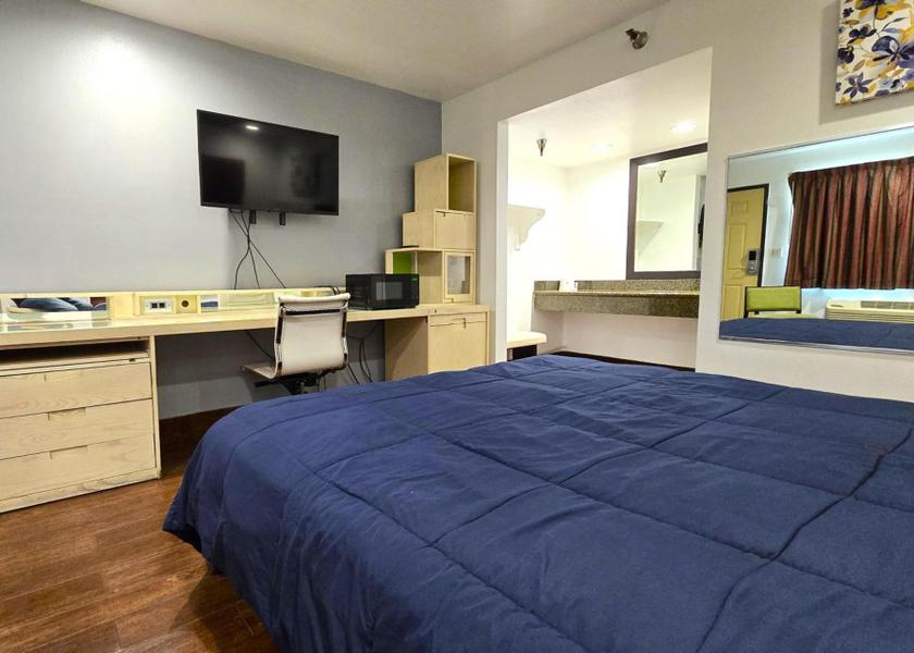 California Buena Park Queen Bed Accessible Non-Smoking