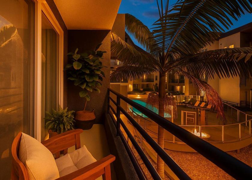 California Marina del Rey Deluxe One-Bedroom Apartment with Garden View