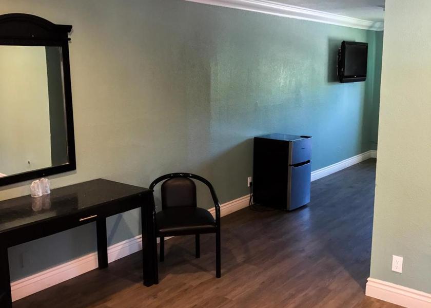 California Los Angeles Standard Queen Room