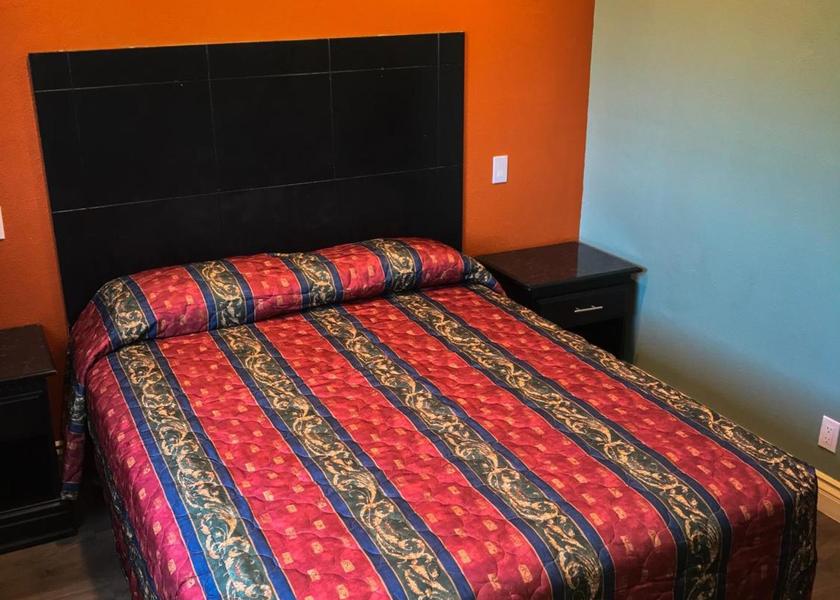 California Los Angeles Standard Queen Room