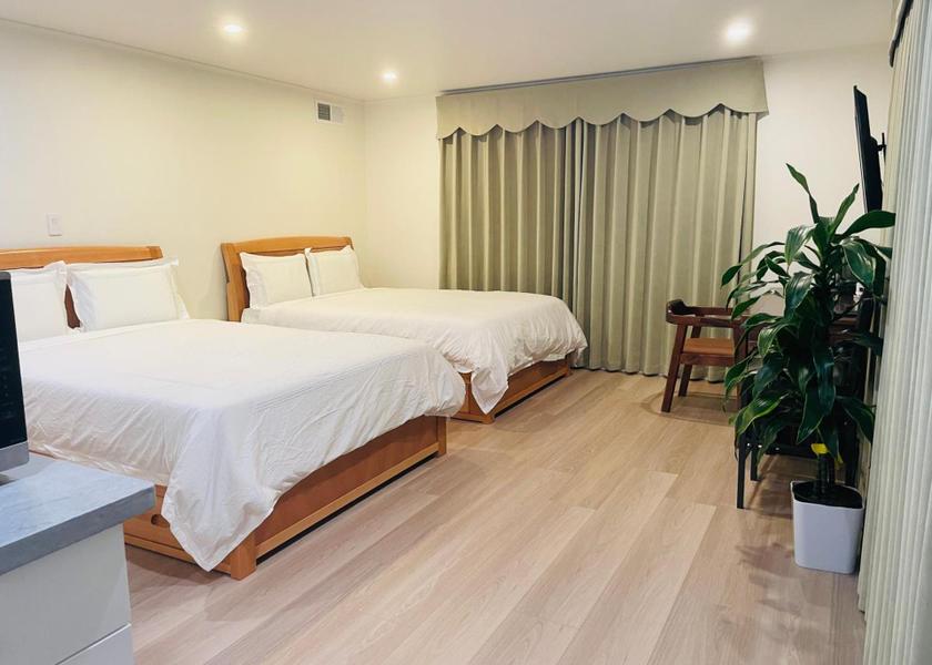 California San Bruno Double Room with Private Bathroom