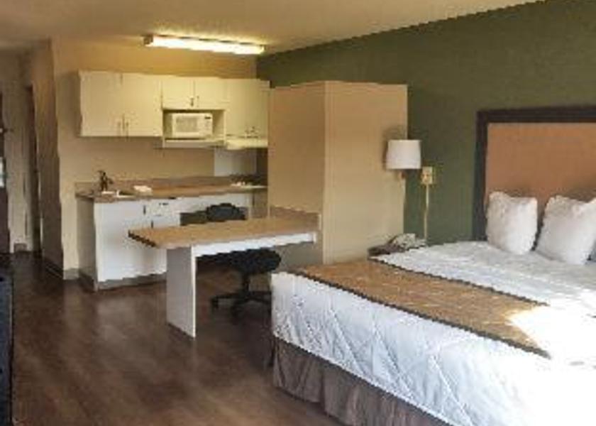 Michigan Auburn Hills Efficiency King Room - Non Smoking/Pet Friendly