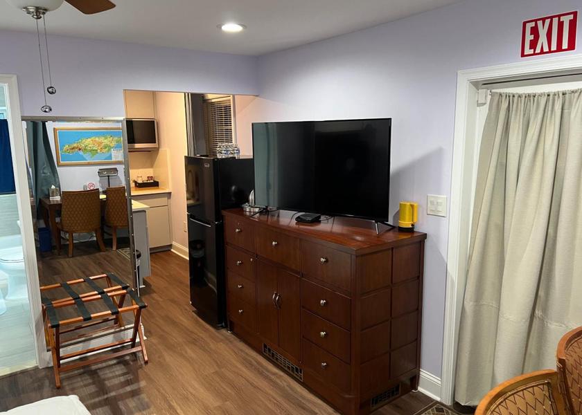 Maryland Upper Marlboro Queen Room with Garden View 1