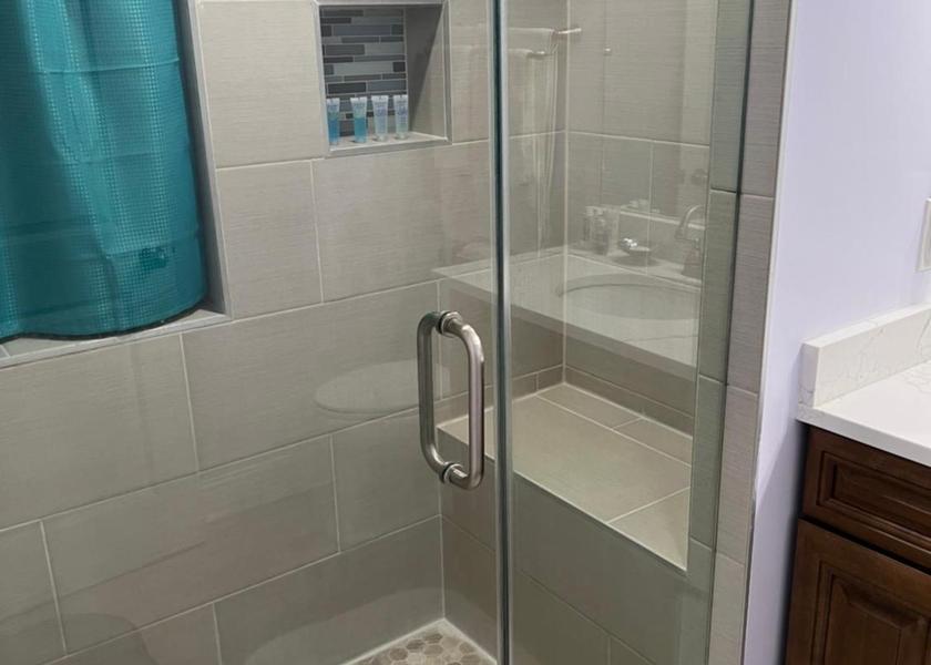 Maryland Upper Marlboro Queen Room with Garden View 2