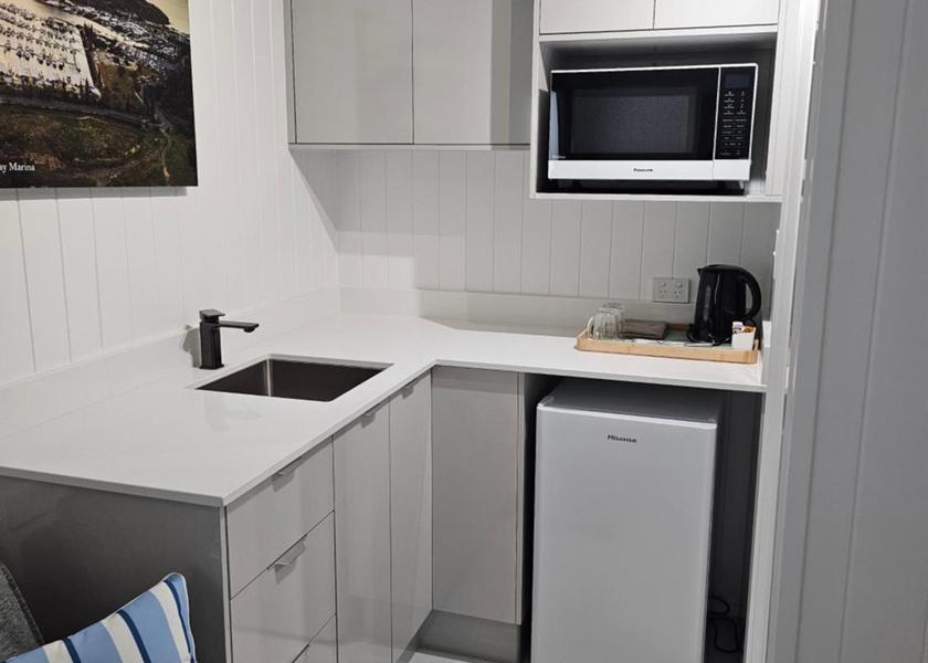Livingstone Shire Yeppoon Deluxe Queen Room