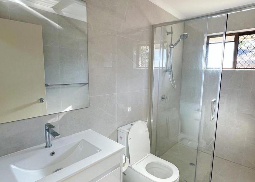 Queensland Brisbane Queen Room with Shared Bathroom