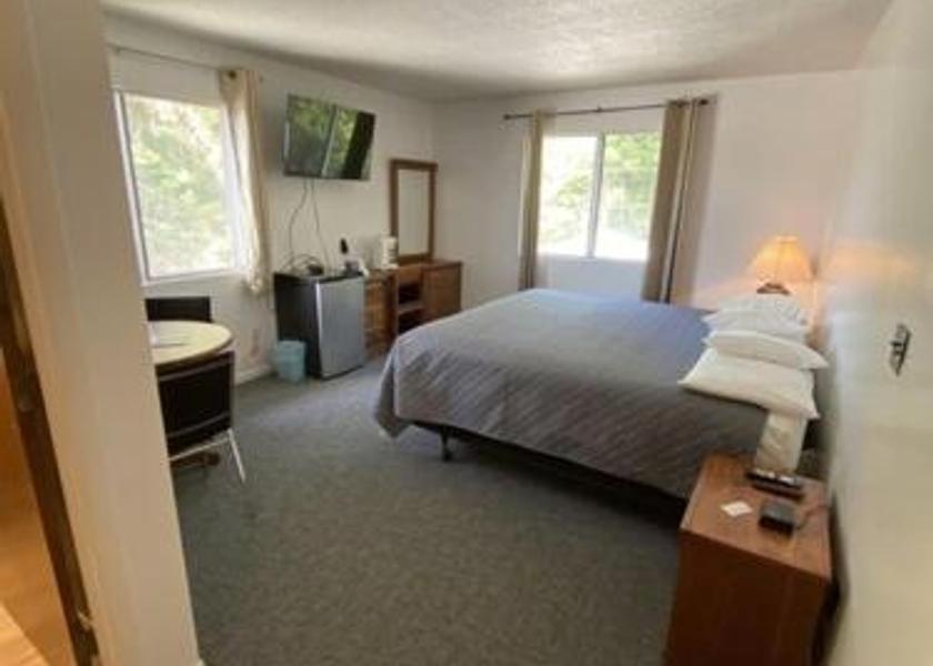 Michigan Charlevoix Superior King Suite