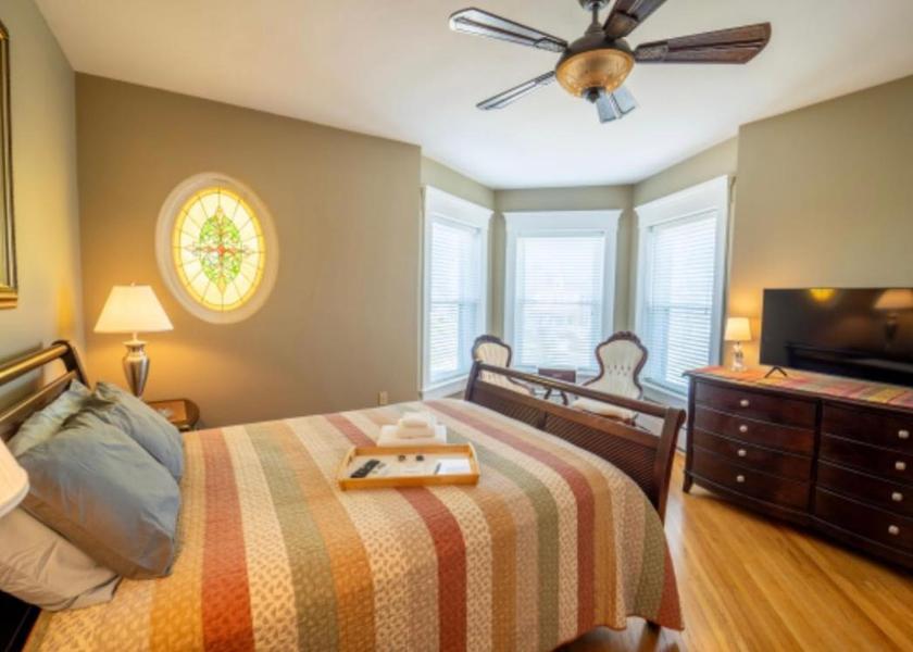 Ohio Delphos Standard Queen Room