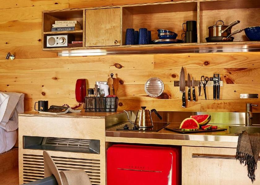 Wisconsin Wild Rose Cabin Standard, 1 Queen