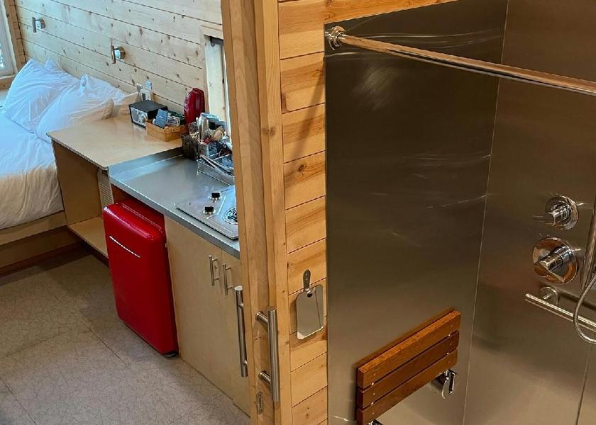 Wisconsin Wild Rose Cabin, Accessible Guest Room, 1 Queen