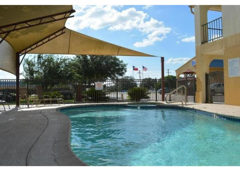 Texas Cuero swimming pool