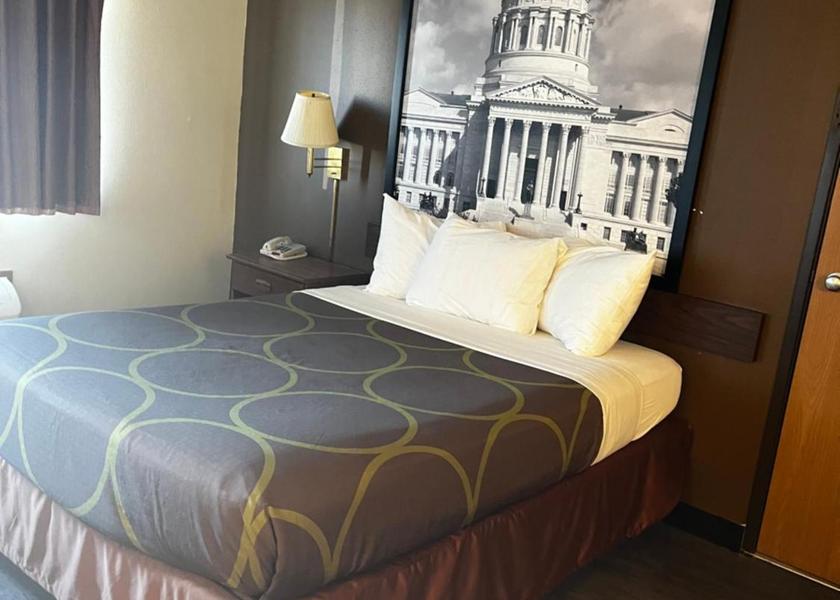 Missouri Smithville 1 Queen Bed Non-Smoking