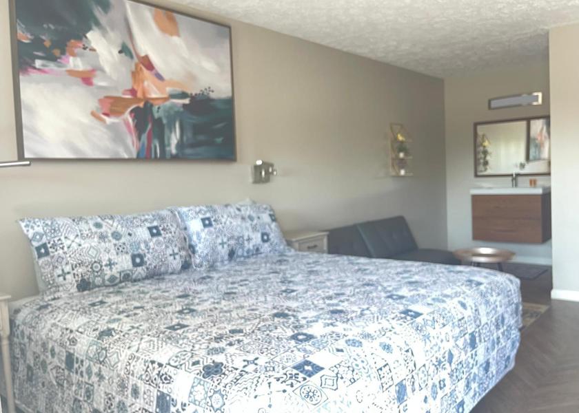 Virginia Spotsylvania Deluxe King Bed