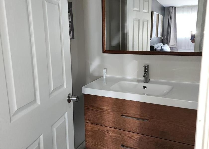 Virginia Spotsylvania Deluxe King Bed