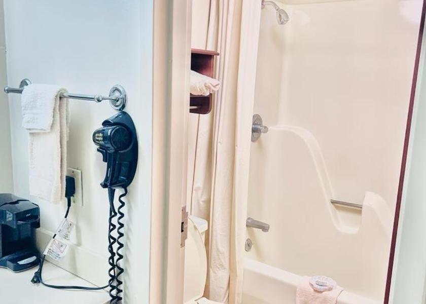 Arkansas Crossett Deluxe Double Room (2 Adults + 1 Child)