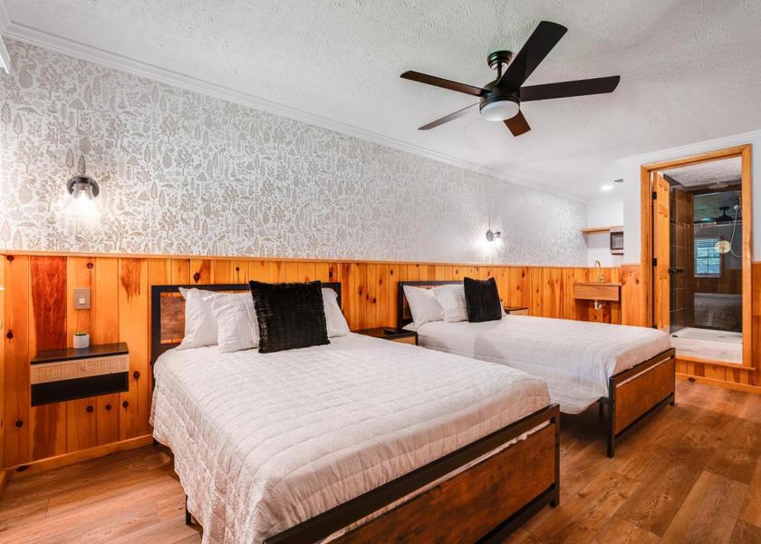 West Virginia Seneca Rocks Quadruple Room with Private Bathroom