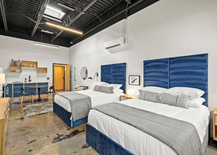 Virginia Damascus Deluxe Queen Room