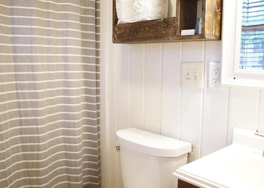California Shaver Lake Deluxe Queen Room