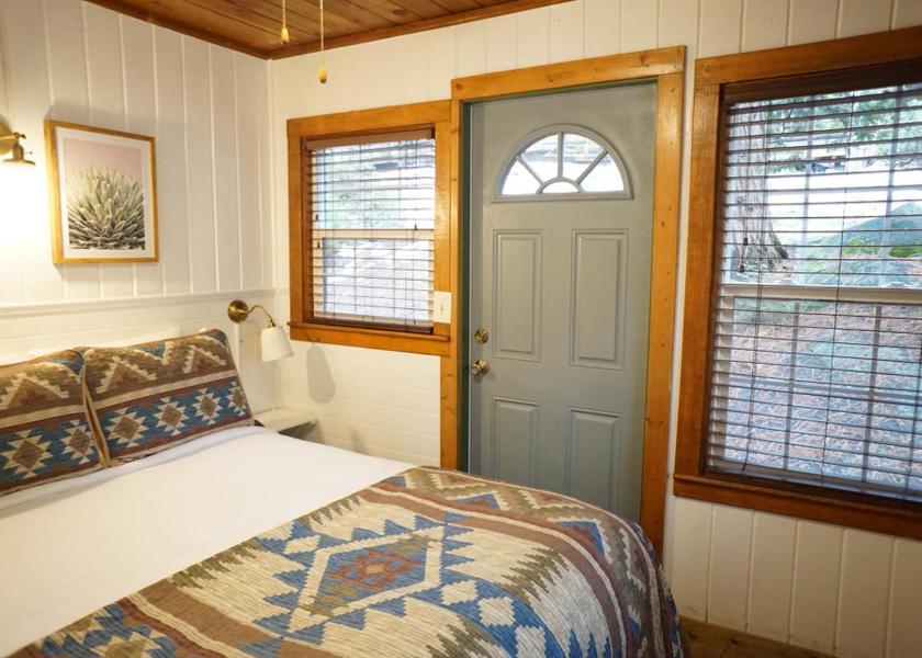 California Shaver Lake Deluxe Queen Room