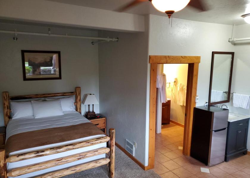 Montana Bigfork Deluxe Queen Room