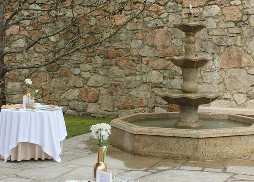 Galicia Teo Outdoor banquet area