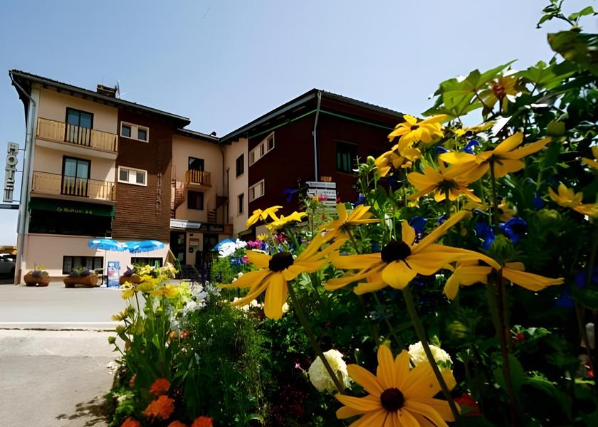 Bourgogne-Franche-Comté Les Rousses Hotel Exterior