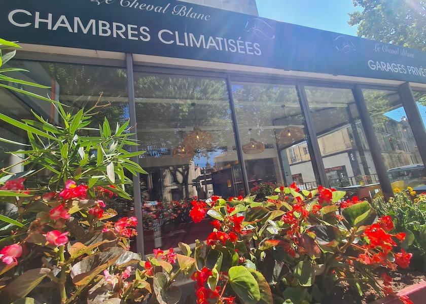 Provence-Alpes-Côte d'Azur Arles Front of property