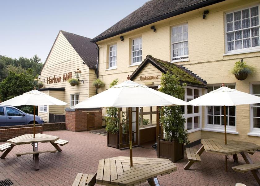 England Harlow Exterior