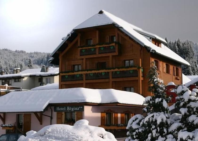Auvergne-Rhône-Alpes Les Gets Front of property
