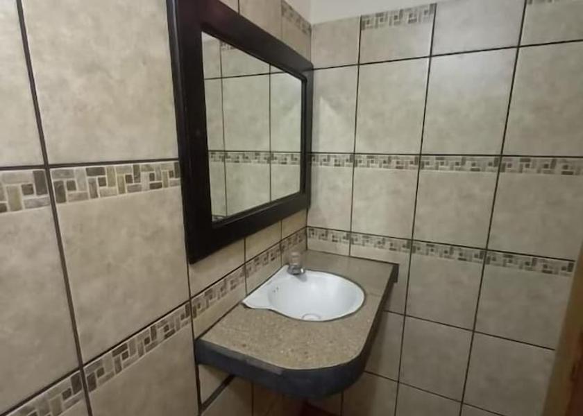 Sololá San Pedro La Laguna Bathroom