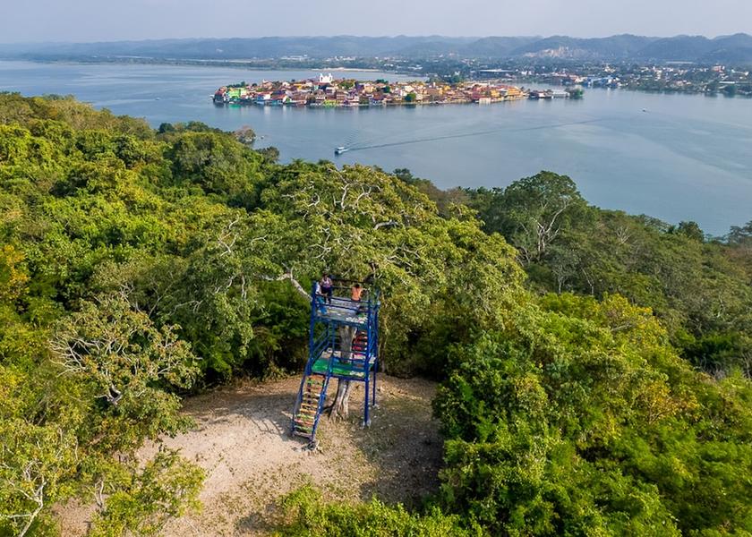 Peten Flores Exterior Detail