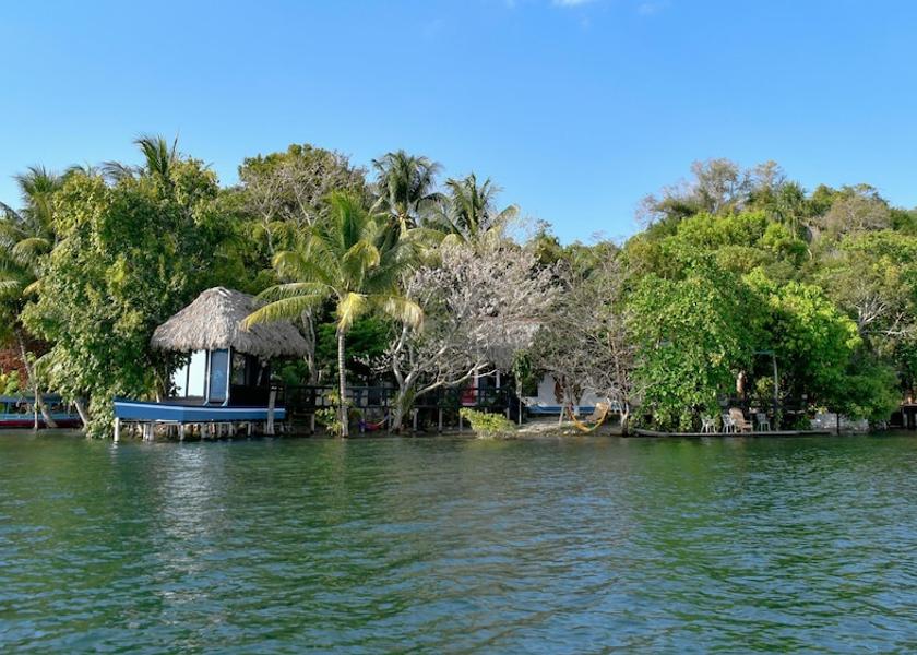 Peten Flores Exterior Detail