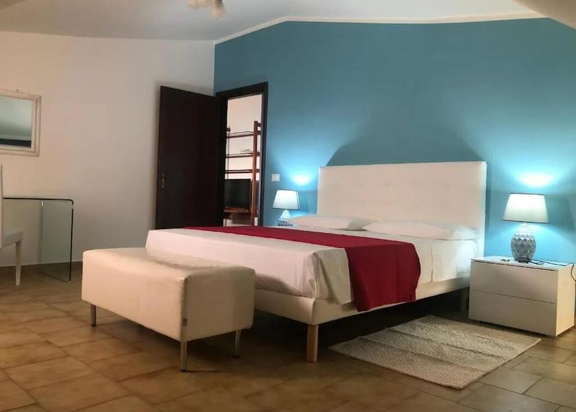 Calabria Gizzeria Room