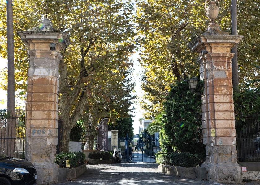 Campania Portici Exterior Detail