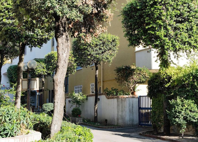 Campania Portici Exterior Detail