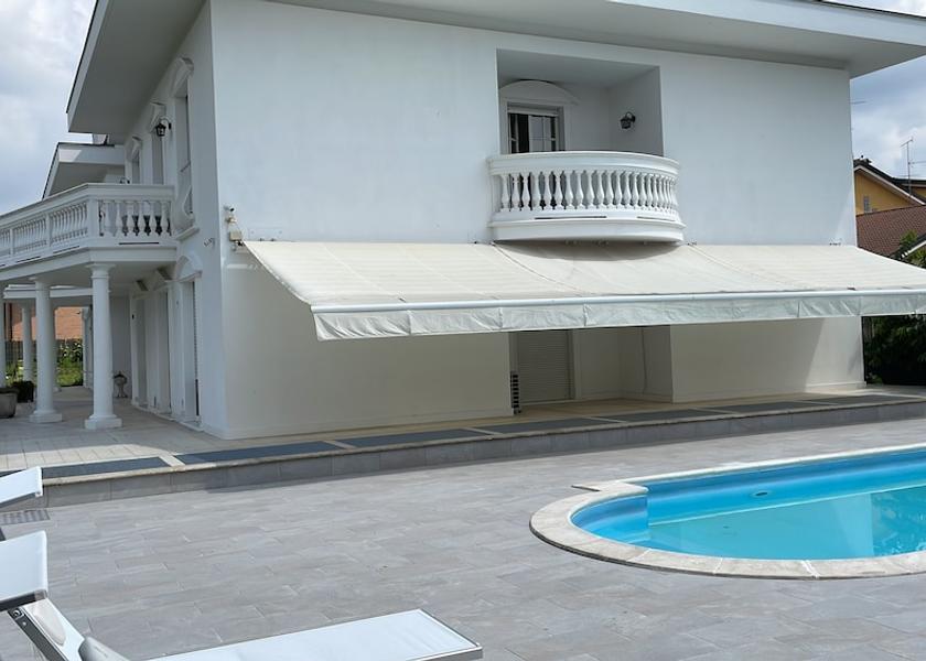 Lombardy Lainate Pool