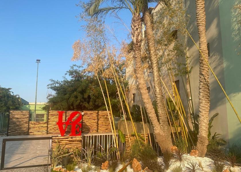 Campania Volla Exterior Detail