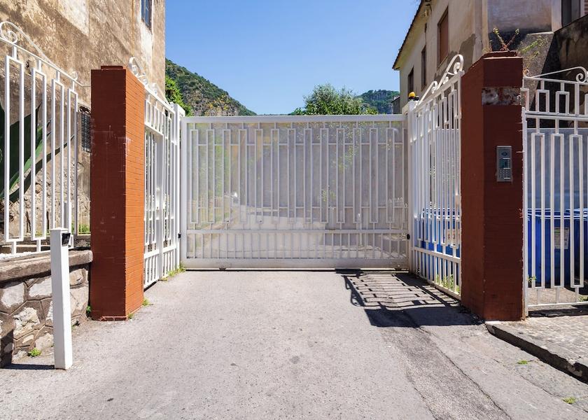 Campania Meta Entrance