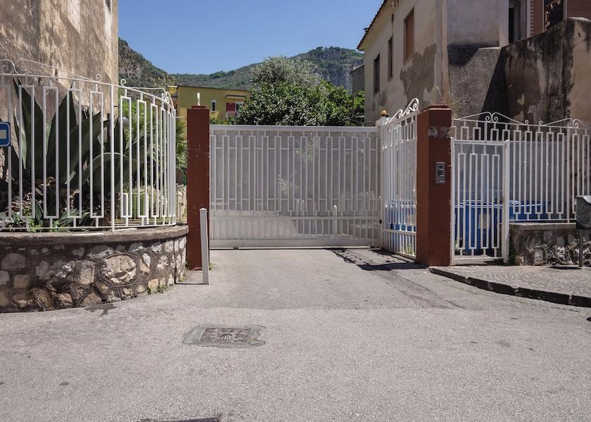 Campania Meta Entrance