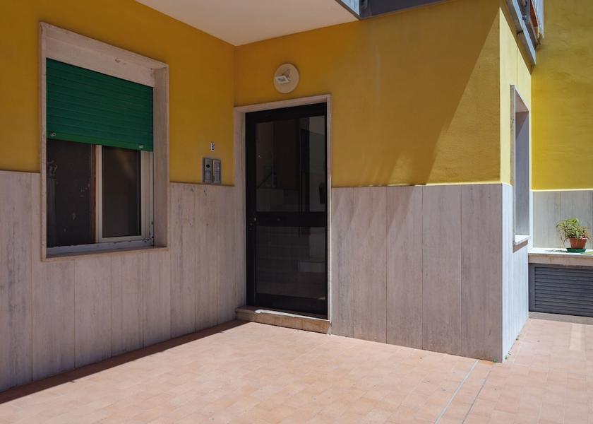 Campania Meta Entrance