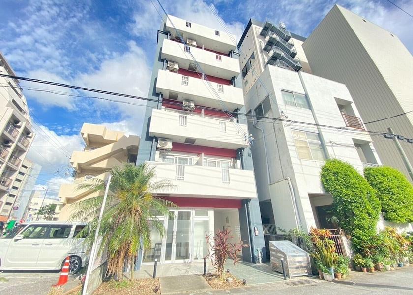 Okinawa (prefecture) Naha Exterior Detail