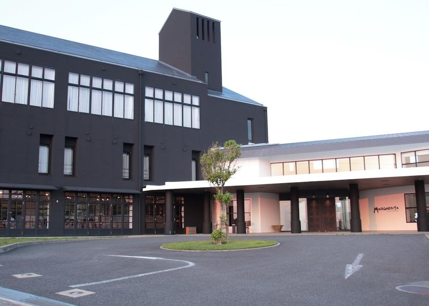 Nagasaki Shinkamigoto Facade