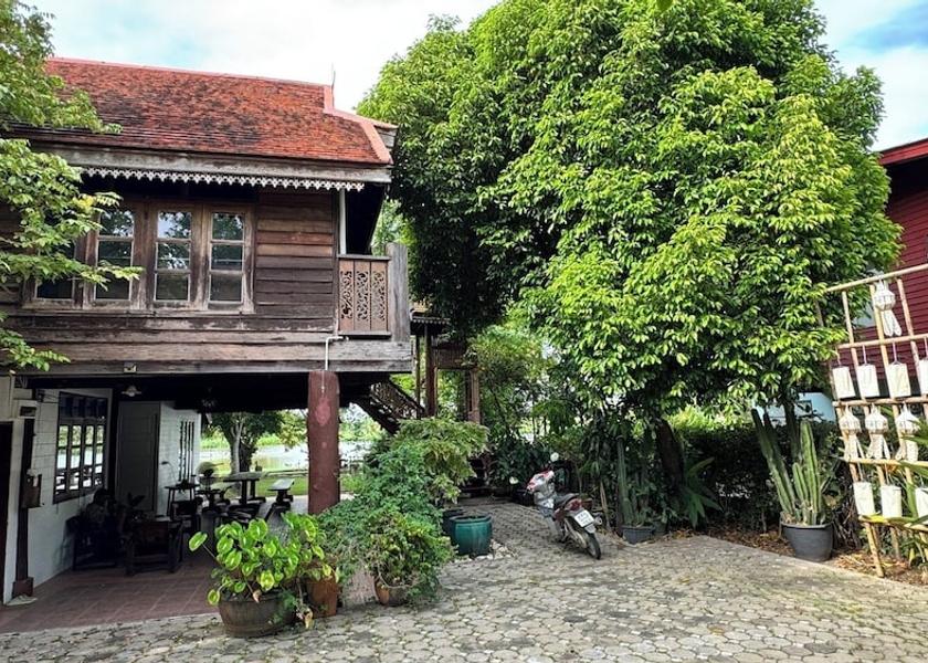 Nakhon Pathom Nakhon Chai Si Facade