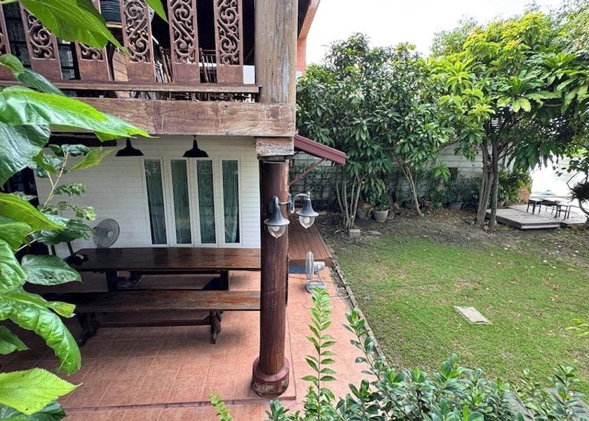 Nakhon Pathom Nakhon Chai Si Facade