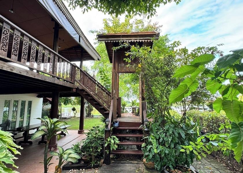 Nakhon Pathom Nakhon Chai Si Facade