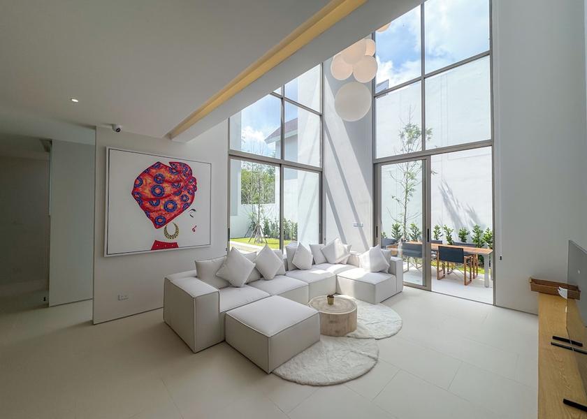 Phuket Province Si Sunthon Living room